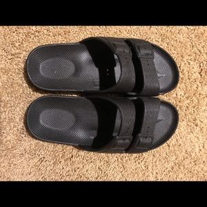 Freedom Moses black slides, size 37/38